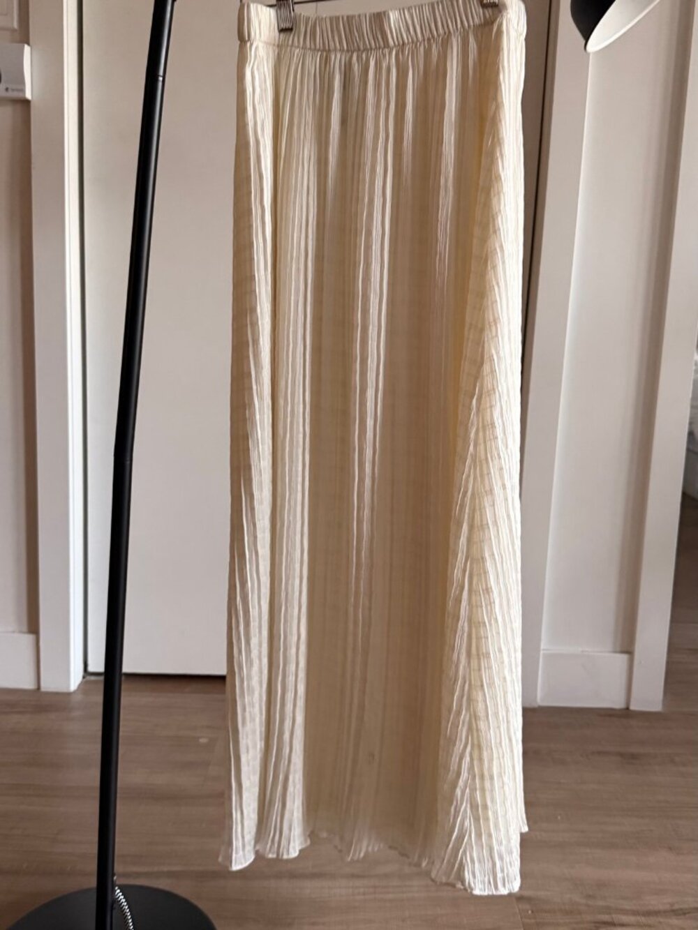 Zara White Pleated Midi Skirt – Elastic Waist, Size M